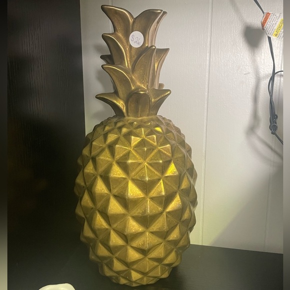 Gold Pineapple Decor - Picture 1 of 1